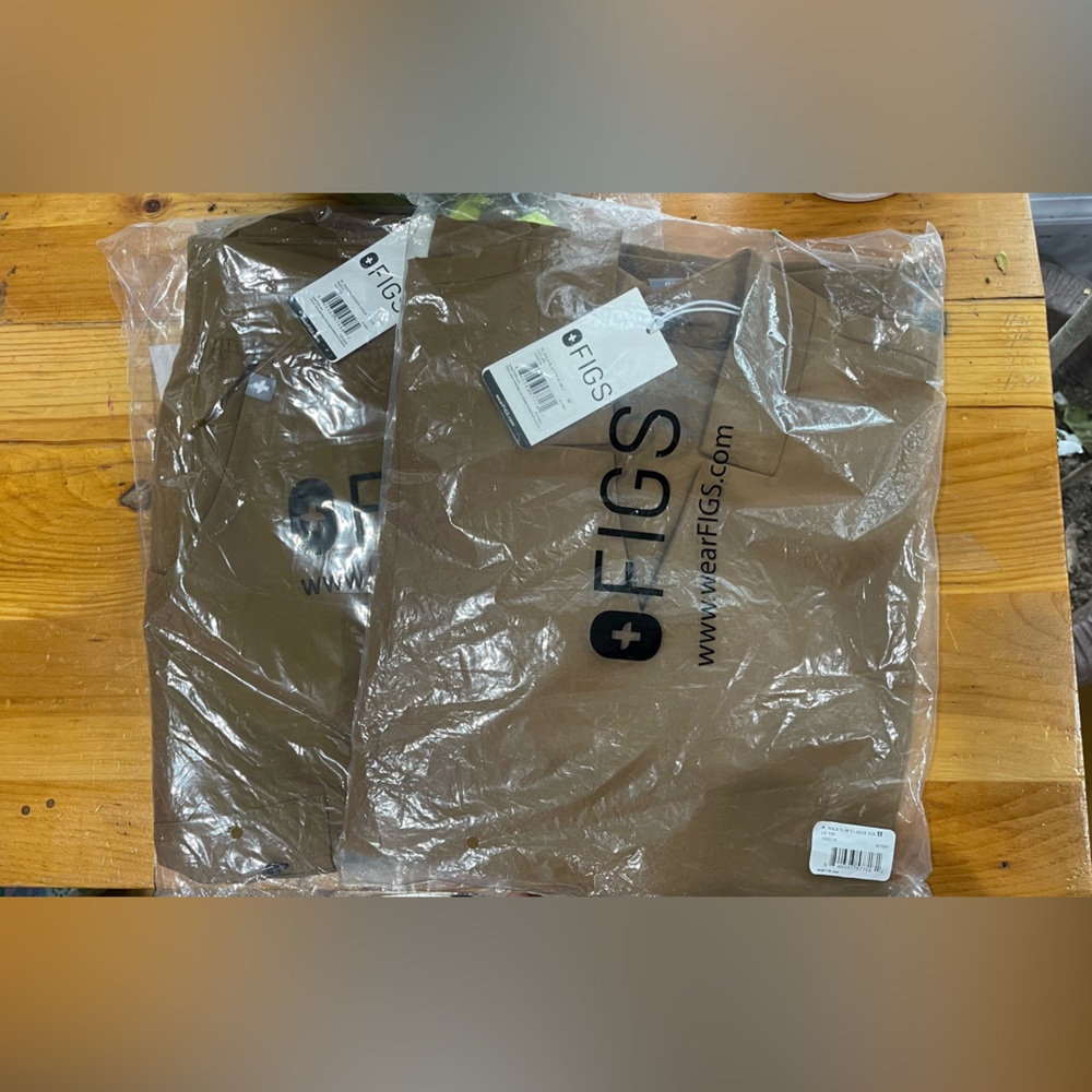 Brand New Figs Earth Scrub Set top Size M pants Size S